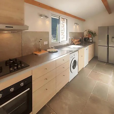 3 Bedroom Stunning In Hébergement de vacances Vieussan