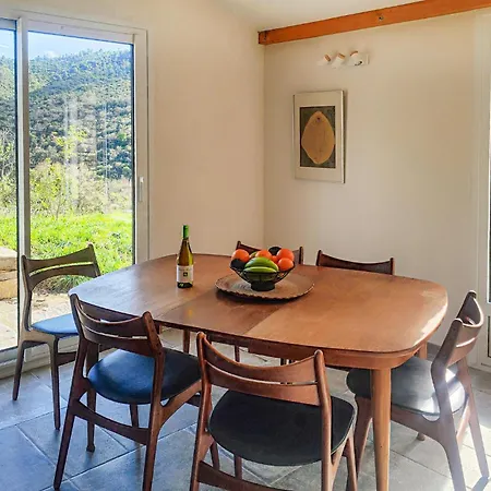 Hébergement de vacances 3 Bedroom Stunning In Vieussan