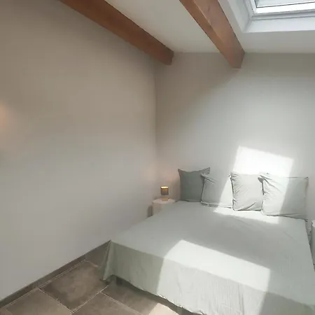 Hébergement de vacances 3 Bedroom Stunning In Vieussan