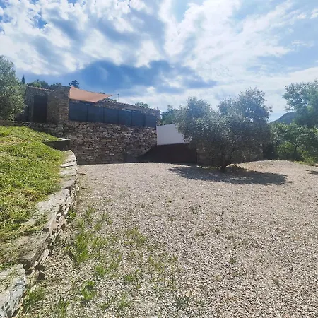 Hébergement de vacances 3 Bedroom Stunning In Vieussan